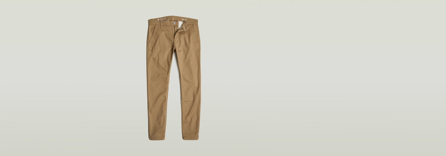 Pantalones Skinny Chino 3.0, diseño de corte pitillo en color beige con bolsillos y bragueta de cremallera.