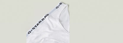 Paquete De Tres Braguitas en blanco con cinturilla elástica de G-Star RAW, suave y cómodo.