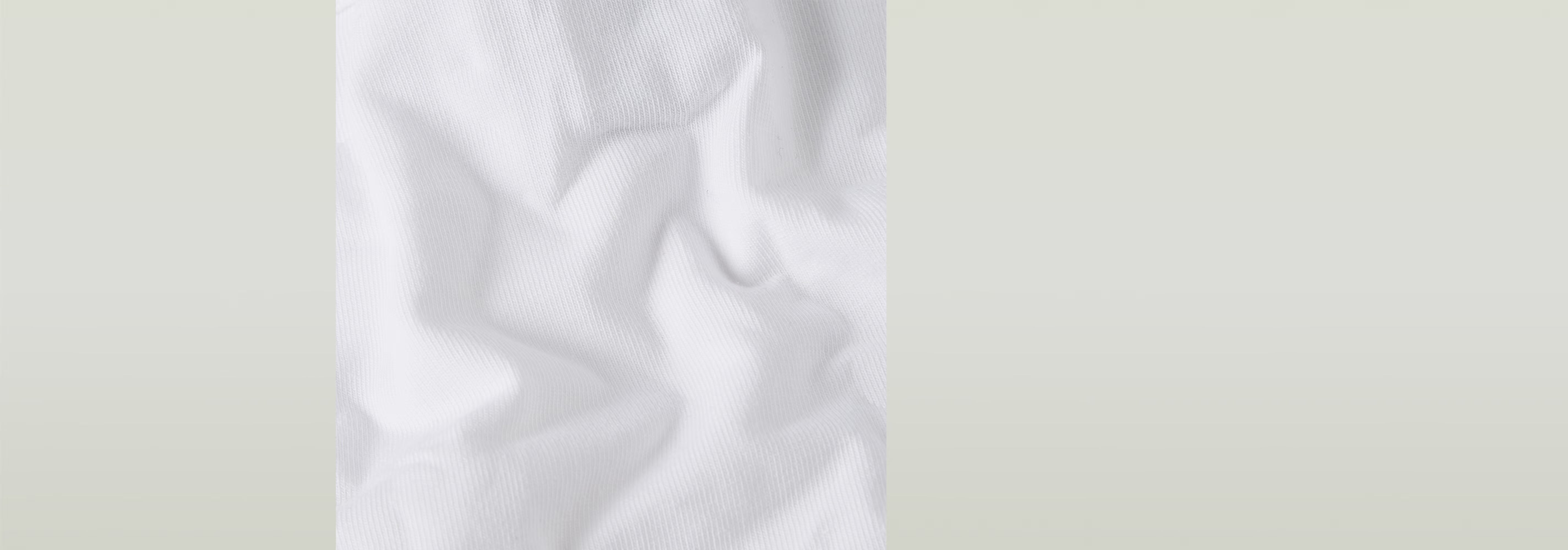 Paquete De Tres Braguitas en tejido suave y transpirable, ideal para comodidad y sujeción.