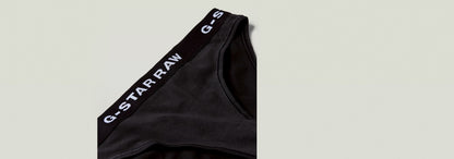 Paquete De Tres Braguitas de G-Star RAW, mostrando la cinturilla elástica con logotipo en color negro.
