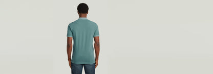 Polo Dunda Overdyed Slim visto desde atrás, con un corte ajustado y en color sobreteñido.