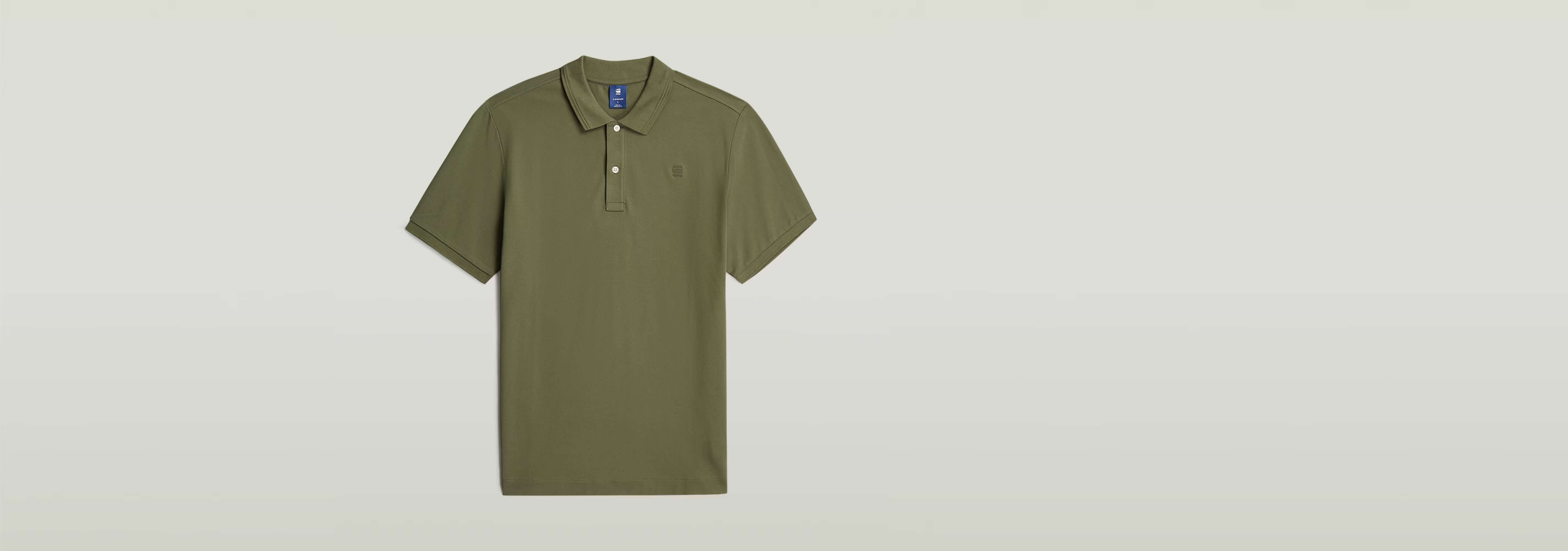 Polo Dunda Slim en color verde oliva, corte ajustado, 95% algodón ecológico y 5% elastano, cierre de botones.
