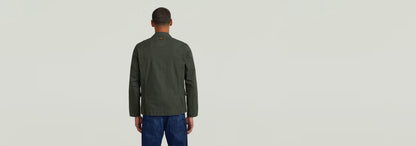 Imagen trasera de la Sobrecamisa 2 Pocket, color oscuro, con diseño elegante y funcional.
