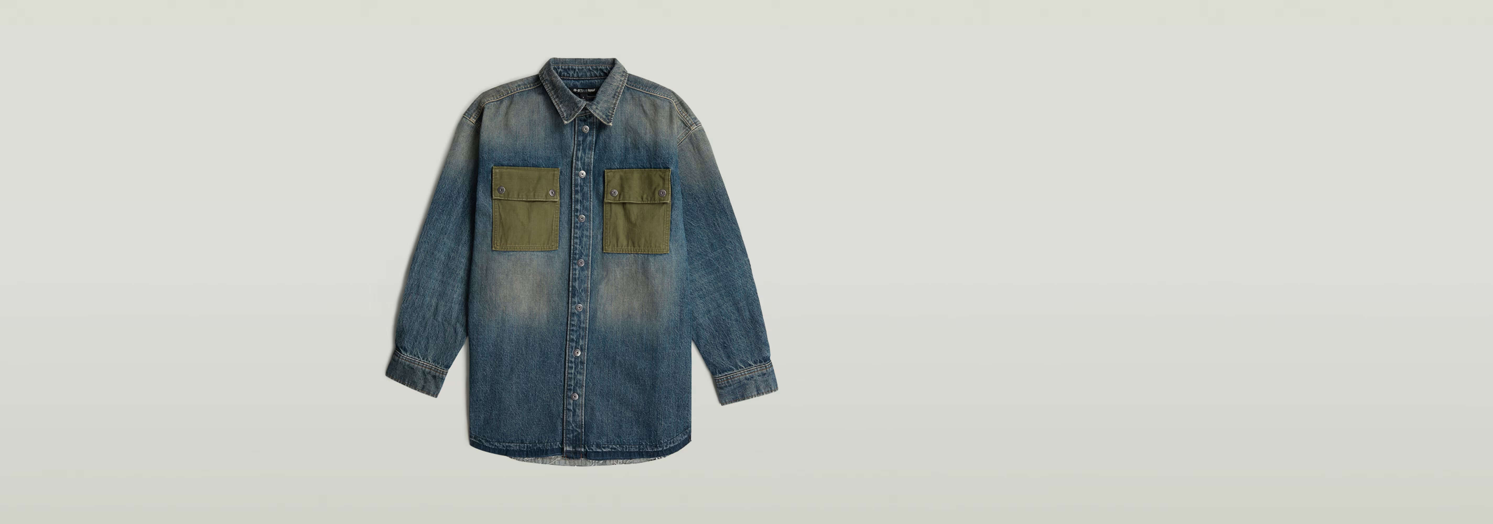 Sobrecamisa con paneles en denim greencast con diseño de bloques de color y cierre de botones a presión.