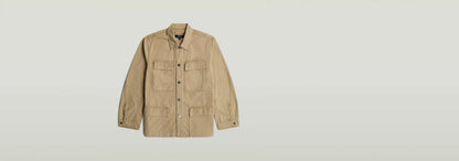 Sobrecamisa Reversible 4 Pocket en color beige con diseño funcional y elegante, cuatro bolsillos y cierre de botones a presión.