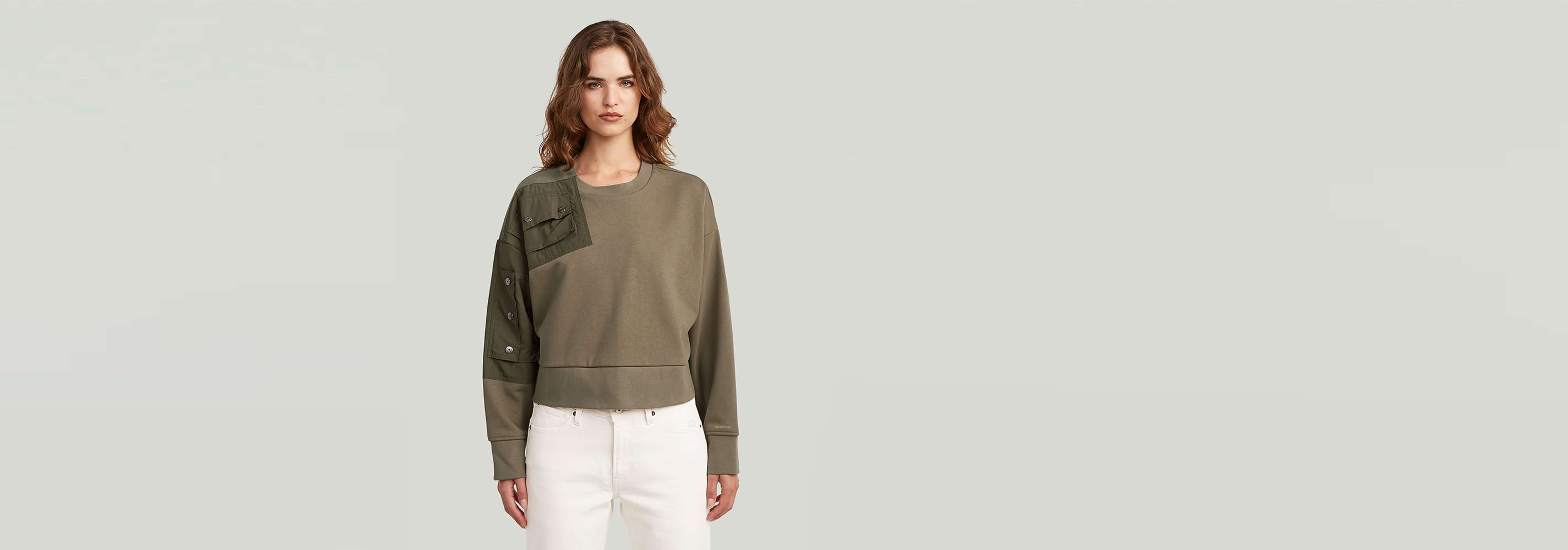 Suéter corto Heritage Hardware Loose en color verde, con diseño moderno y corte suelto, ideal para un look contemporáneo.