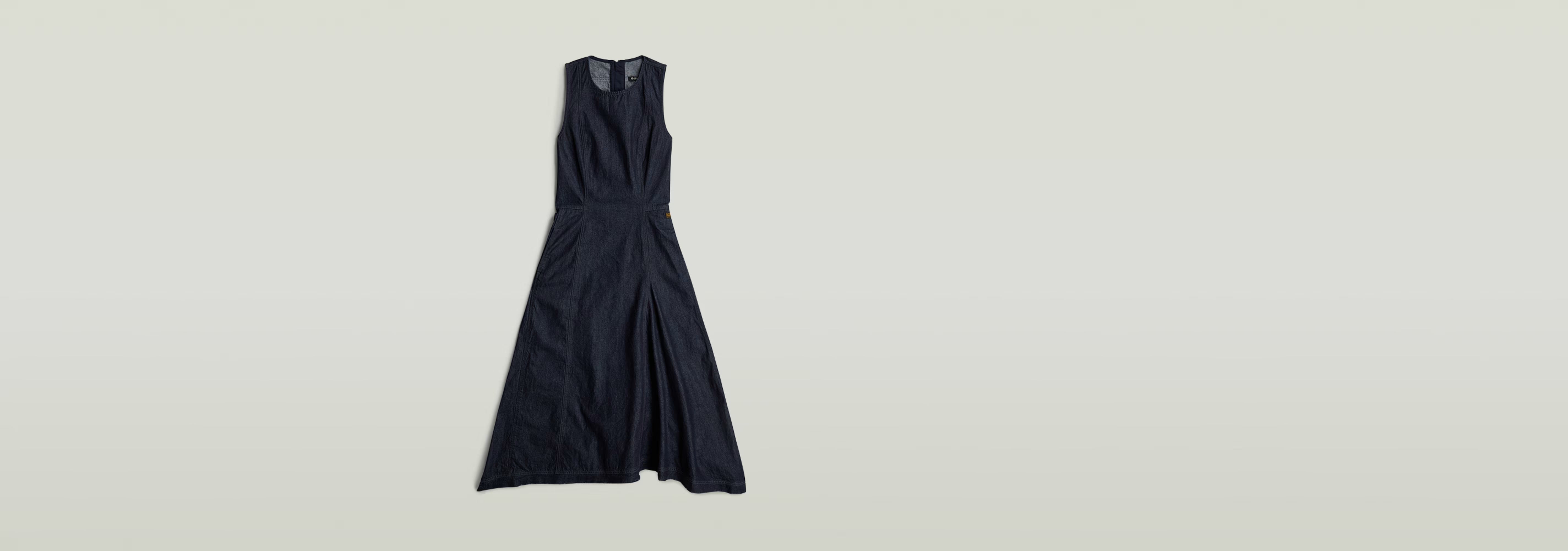 Vestido Vaquero Core Flare elegante con tirantes anchos y corte superslim, tela rígida 100% algodón.