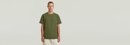 Waffle True Regular T-Shirt en color verde oliva, con cuello redondo y manga corta, estilo versátil y clásico.